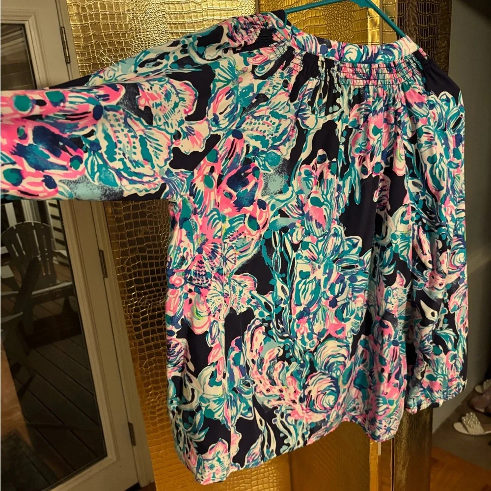 Lilly Pulitzer Elsa Silk Blouse Beautiful Pattern of Pinks and Blues - Picture 10 of 10